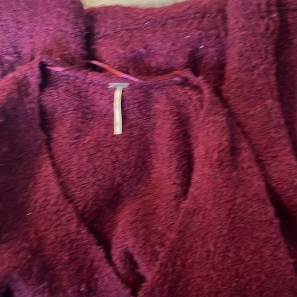 Free People Chunky Oversized V Neck Sweater Burgundy Red Color Nubby Texture XS - Picture 8 of 10